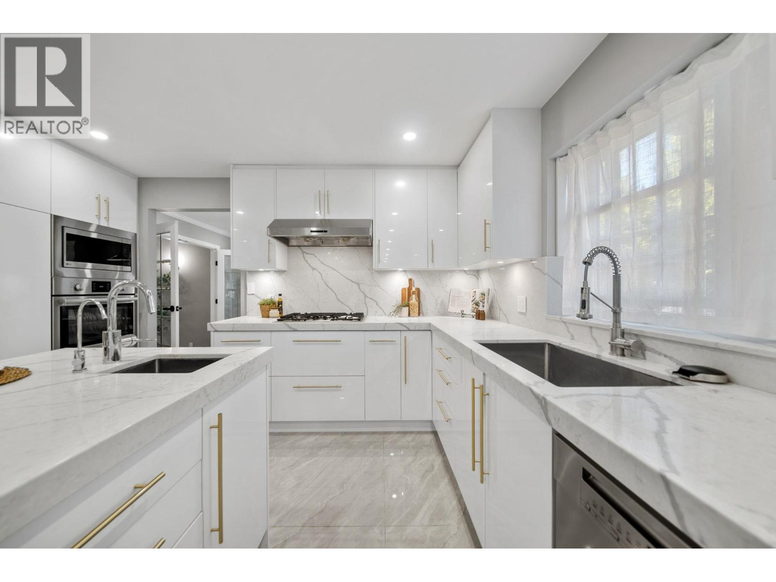 2480 GALE AVENUE, Coquitlam — photo 3