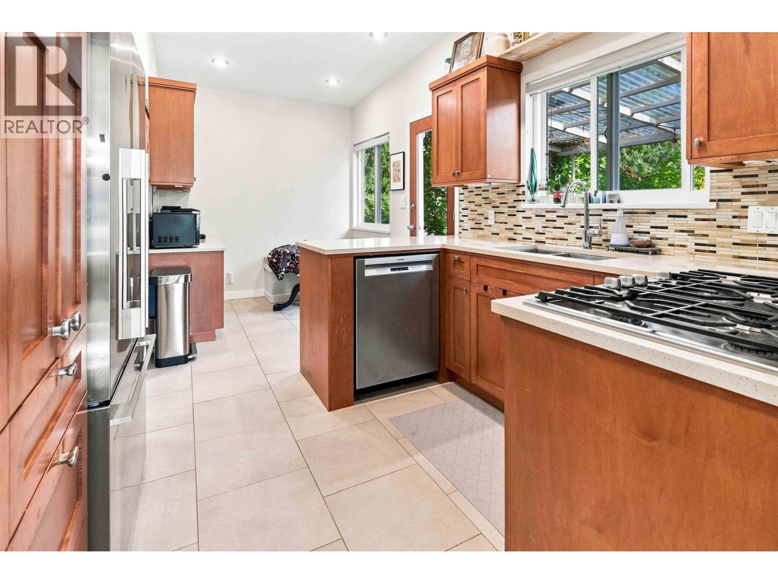 2285 TOMPKINS CRESCENT, North Vancouver — photo 9