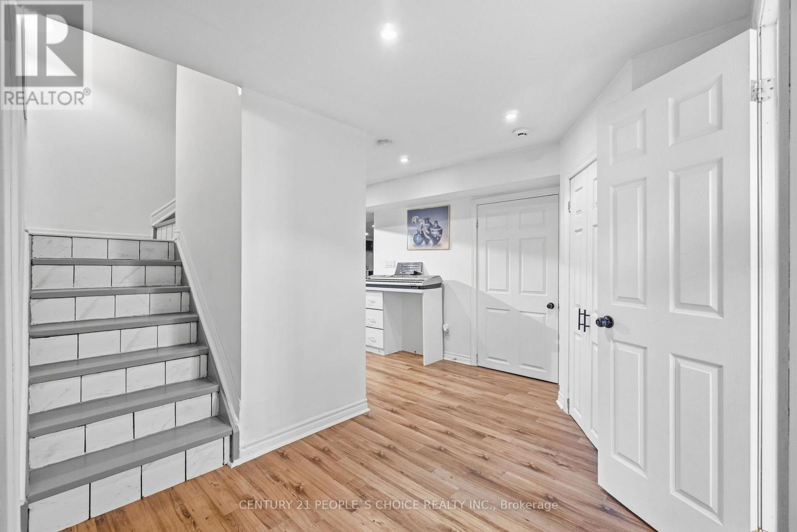 4 IMPERIAL CROWN LANE - 35