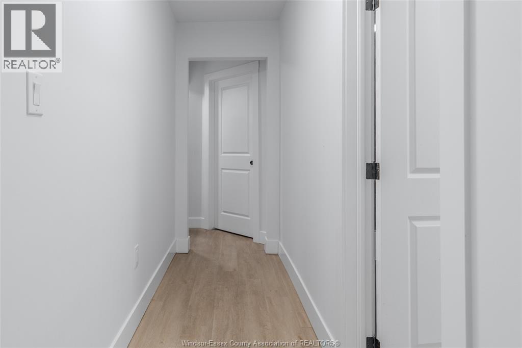 523 Caron AVENUE, Windsor — photo 8