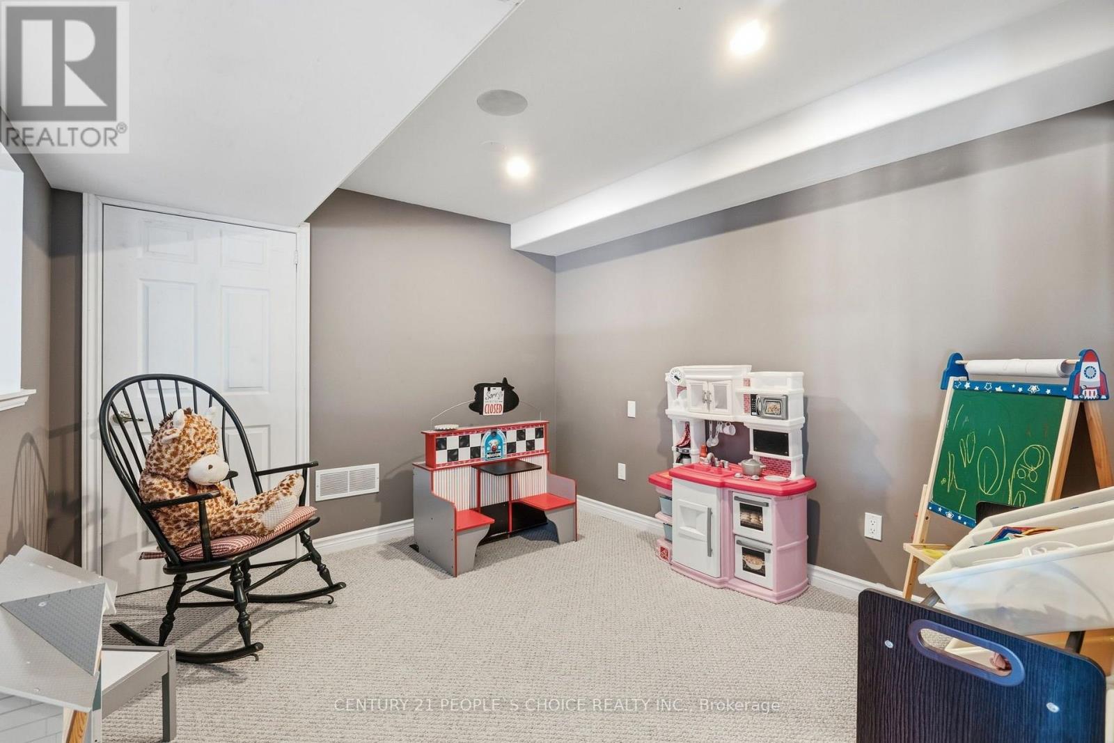 43 STRAWBERRY HILL COURT - 44