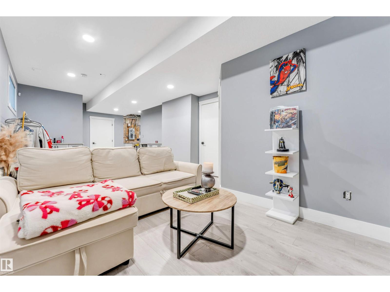 4712 35 ST - 30