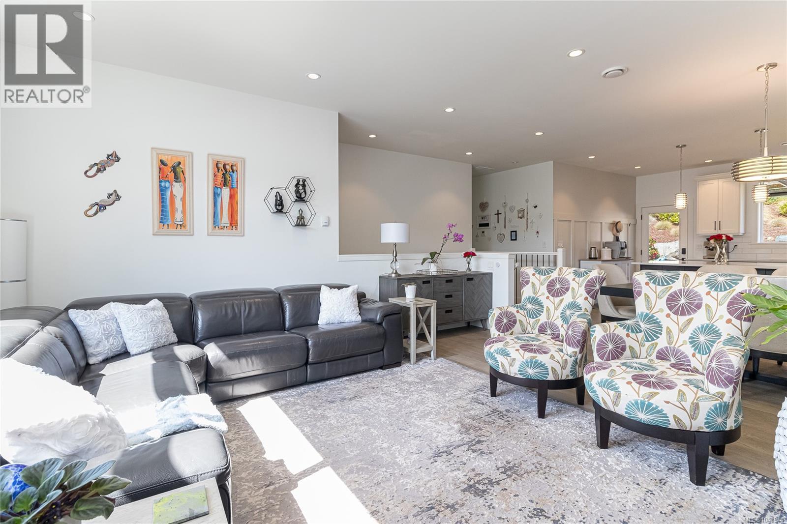 1005 Golden Spire Cres - 10