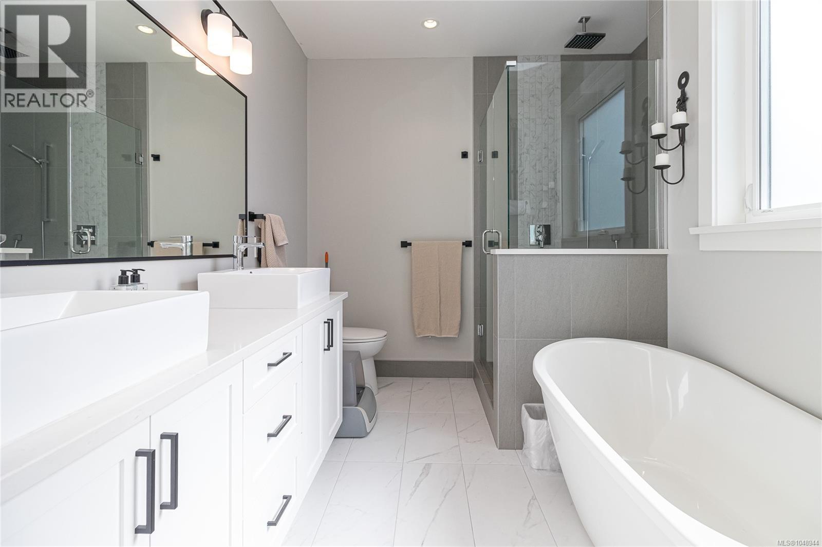  1005 Golden Spire Crescent, Langford