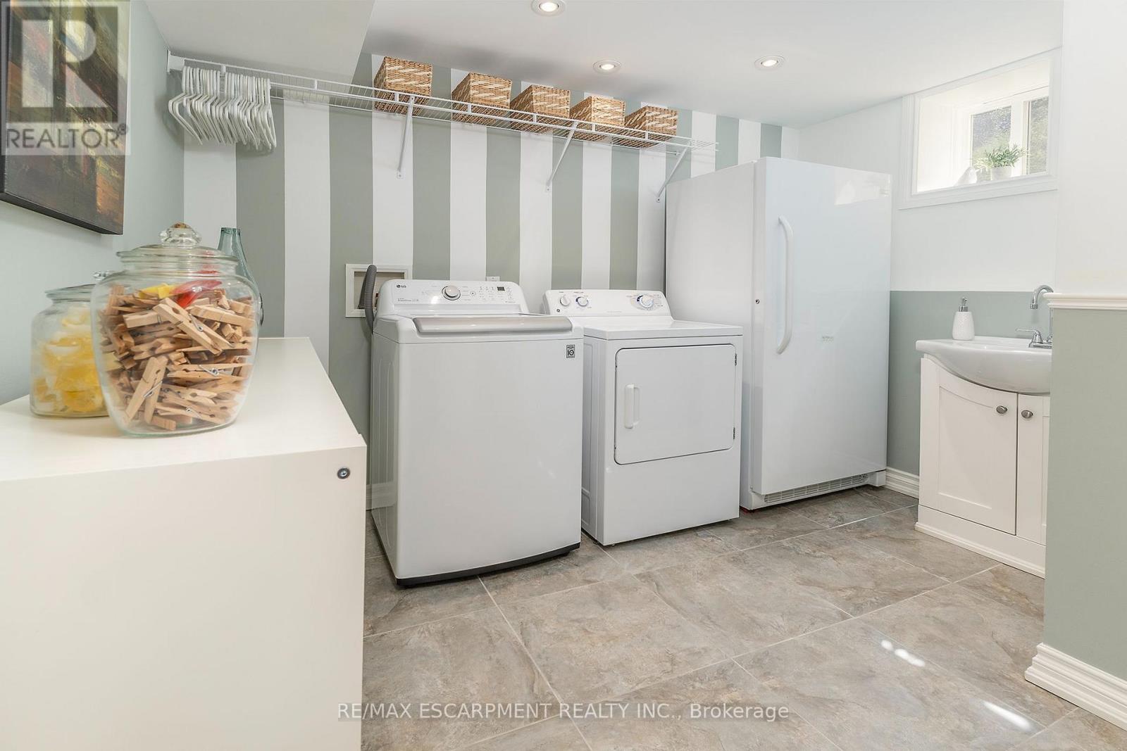 66 GARDEN AVENUE - 29