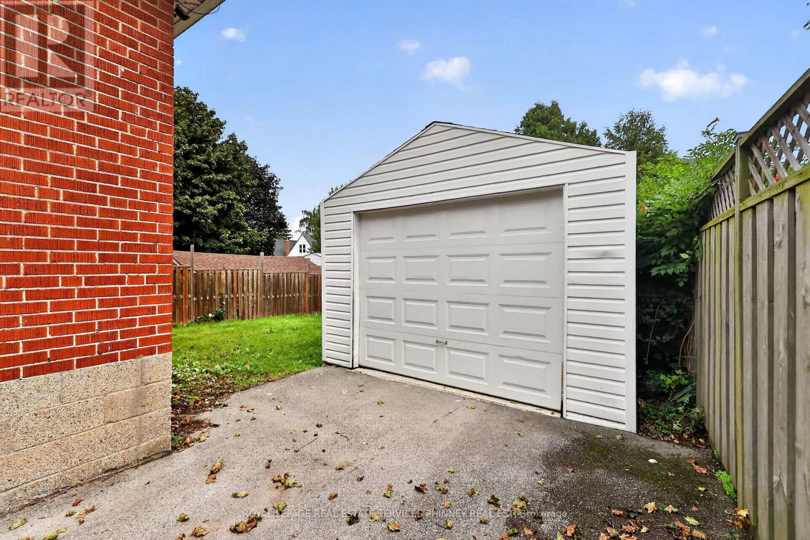 245 GLENHOLME AVENUE - Image 32