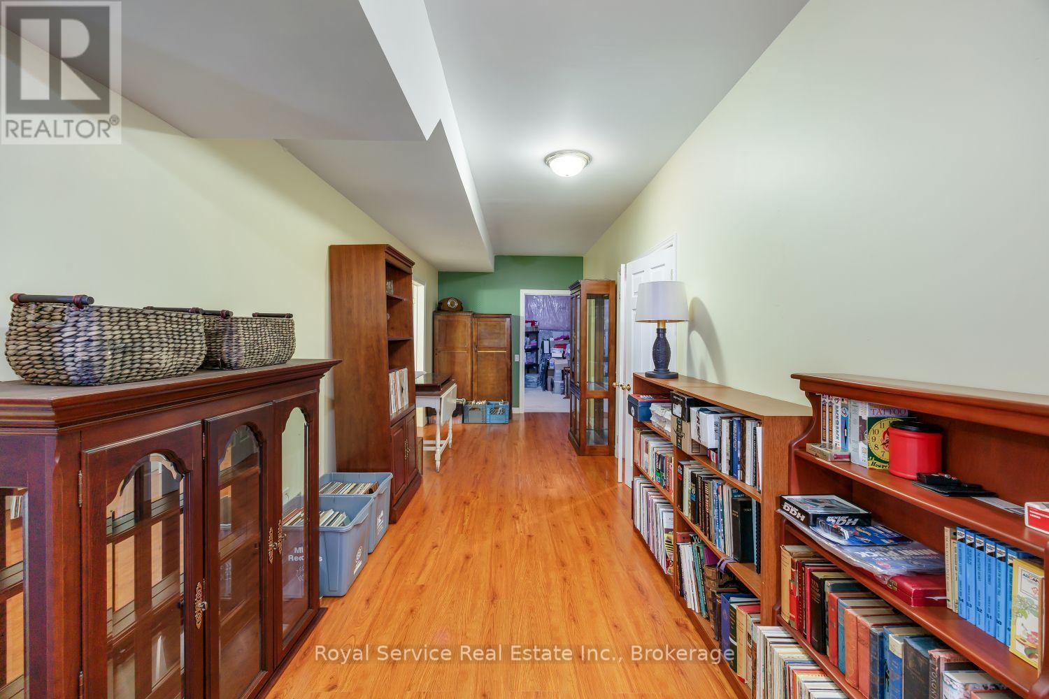 52 FENTON LANE - 25