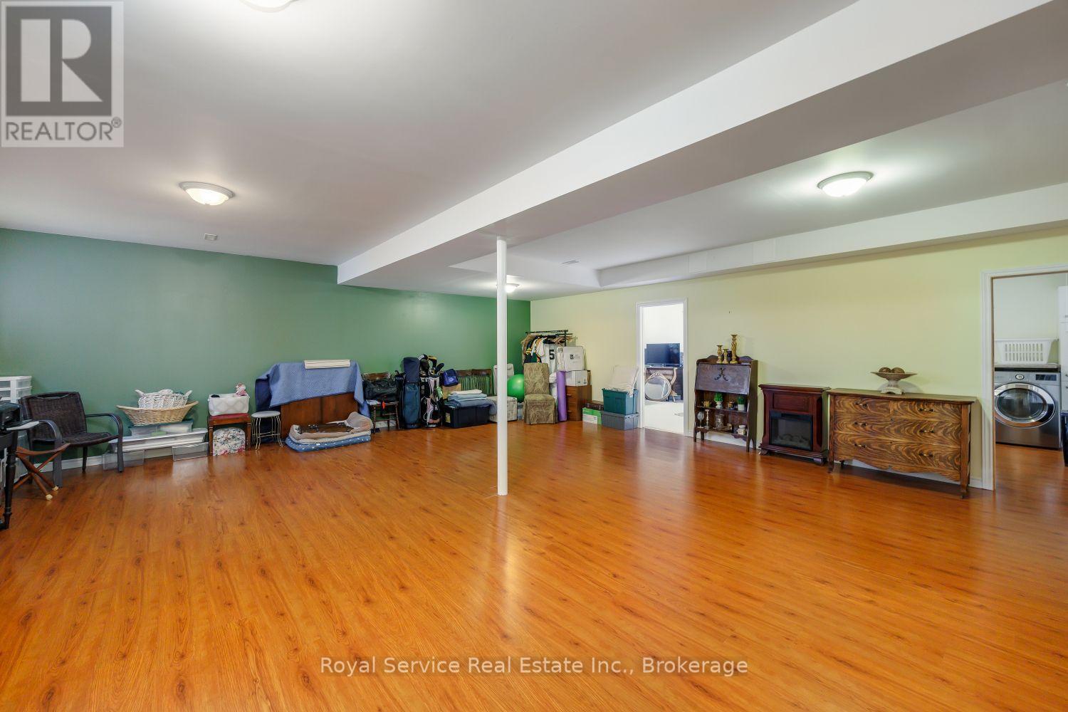 52 FENTON LANE - 31