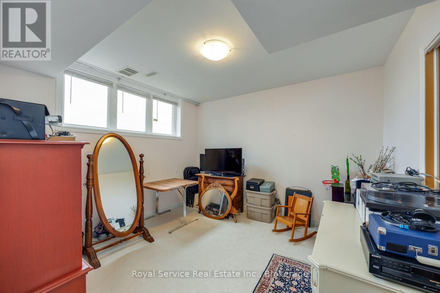 52 FENTON LANE - 26