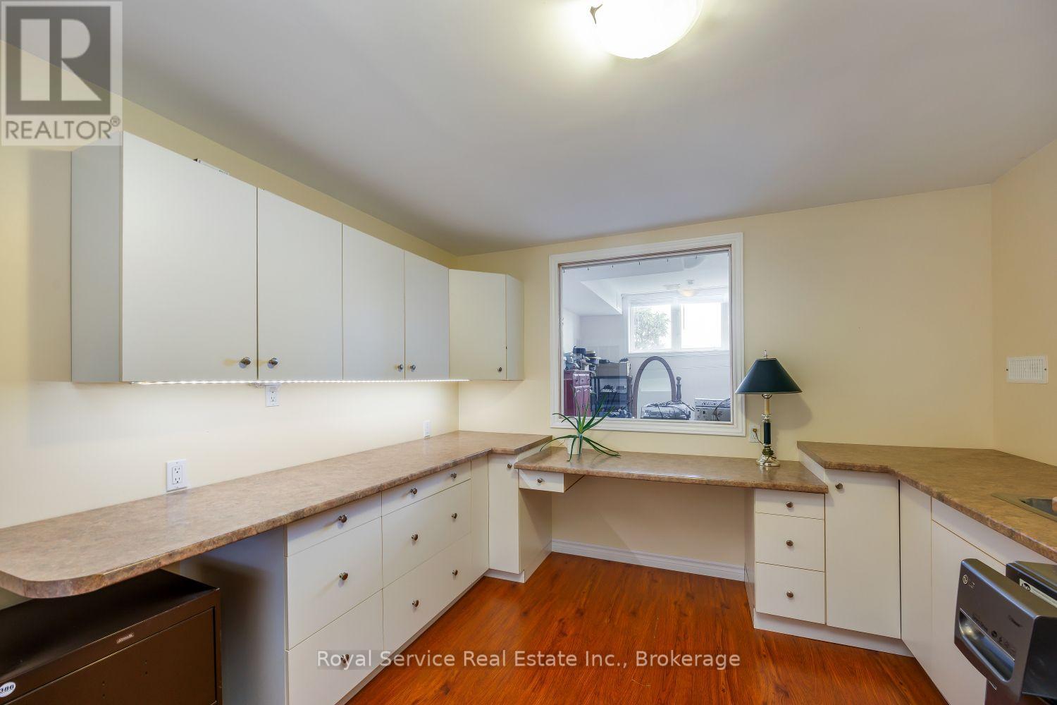52 FENTON LANE - 24