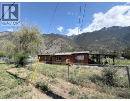 591 Davidson Crescent, Lillooet, BC V0K1V0 Photo 12