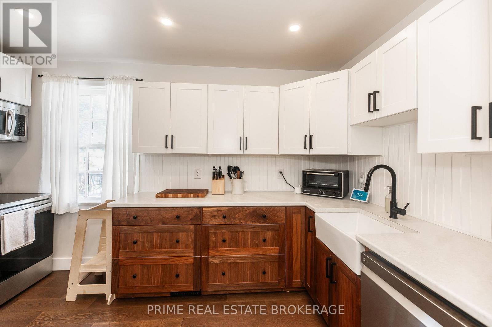 8 PINE STREET - Image 18