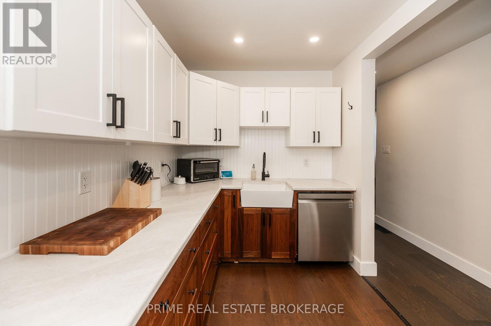 8 PINE STREET - Image 22
