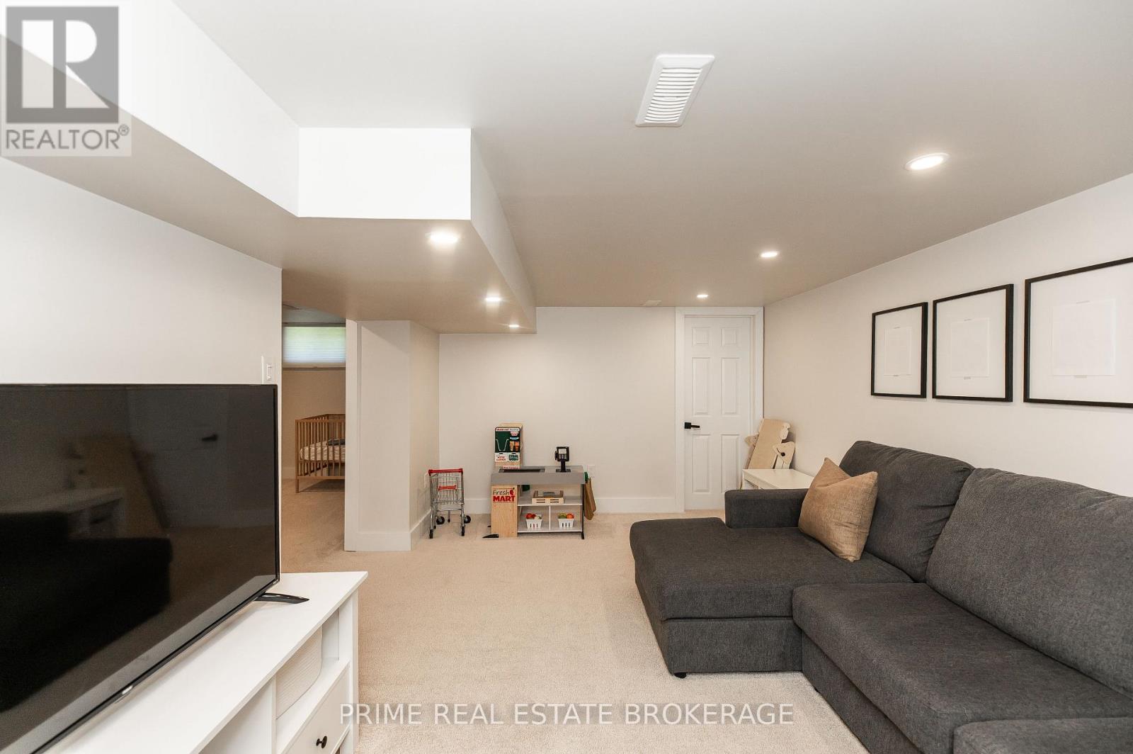 8 PINE STREET - 35