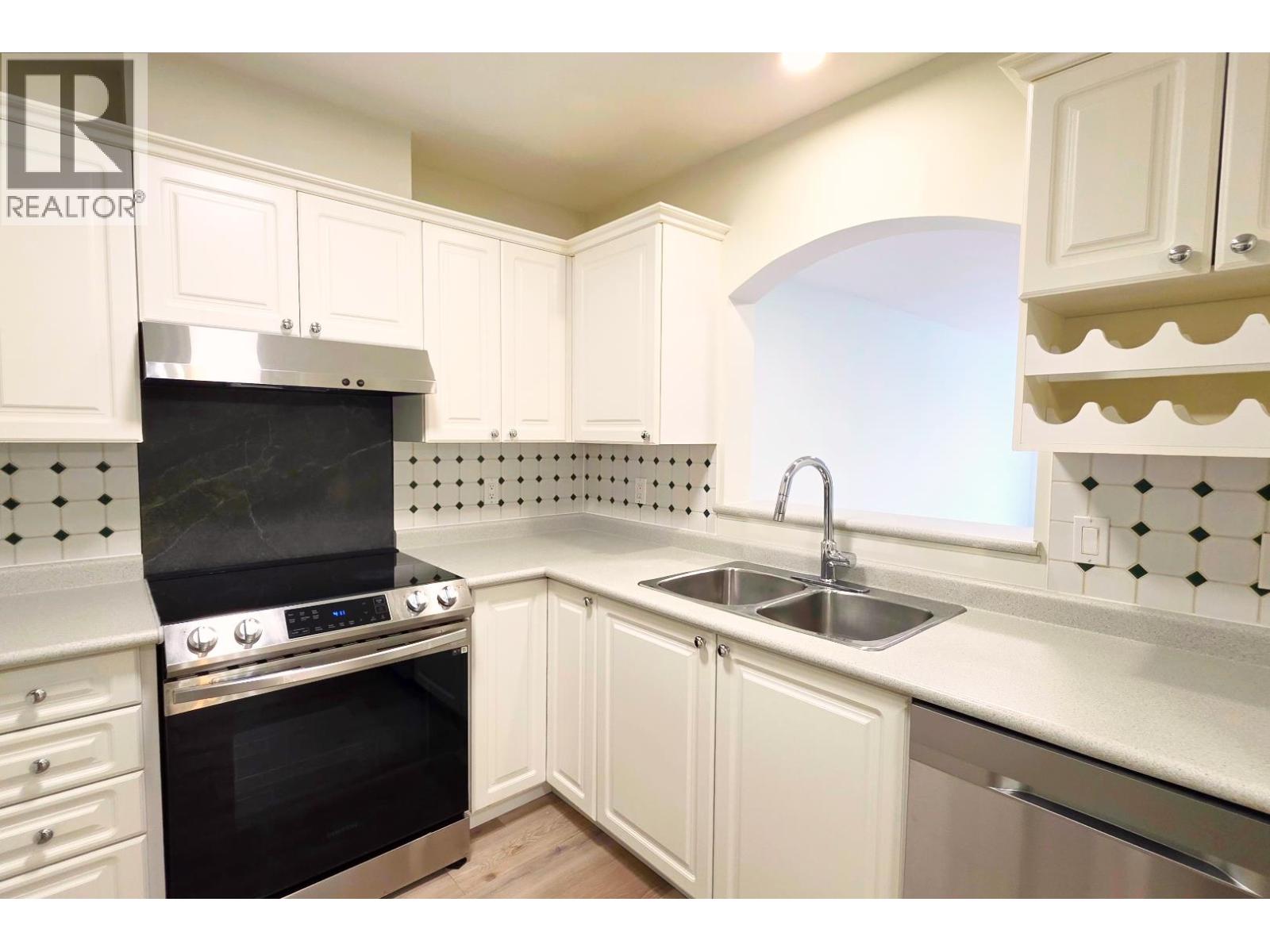 205 2970 PRINCESS CRESCENT, Coquitlam
