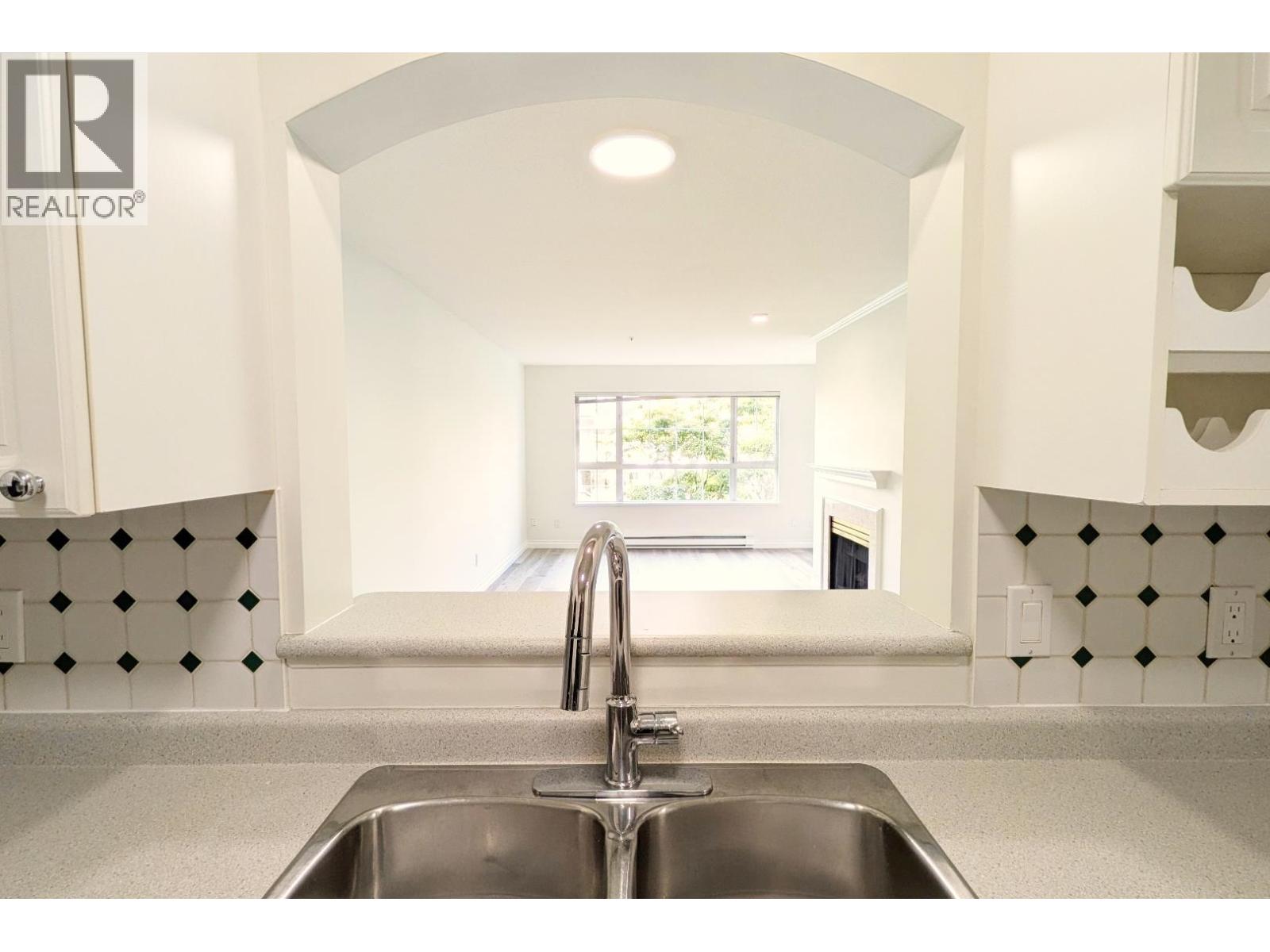 205 2970 PRINCESS CRESCENT, Coquitlam