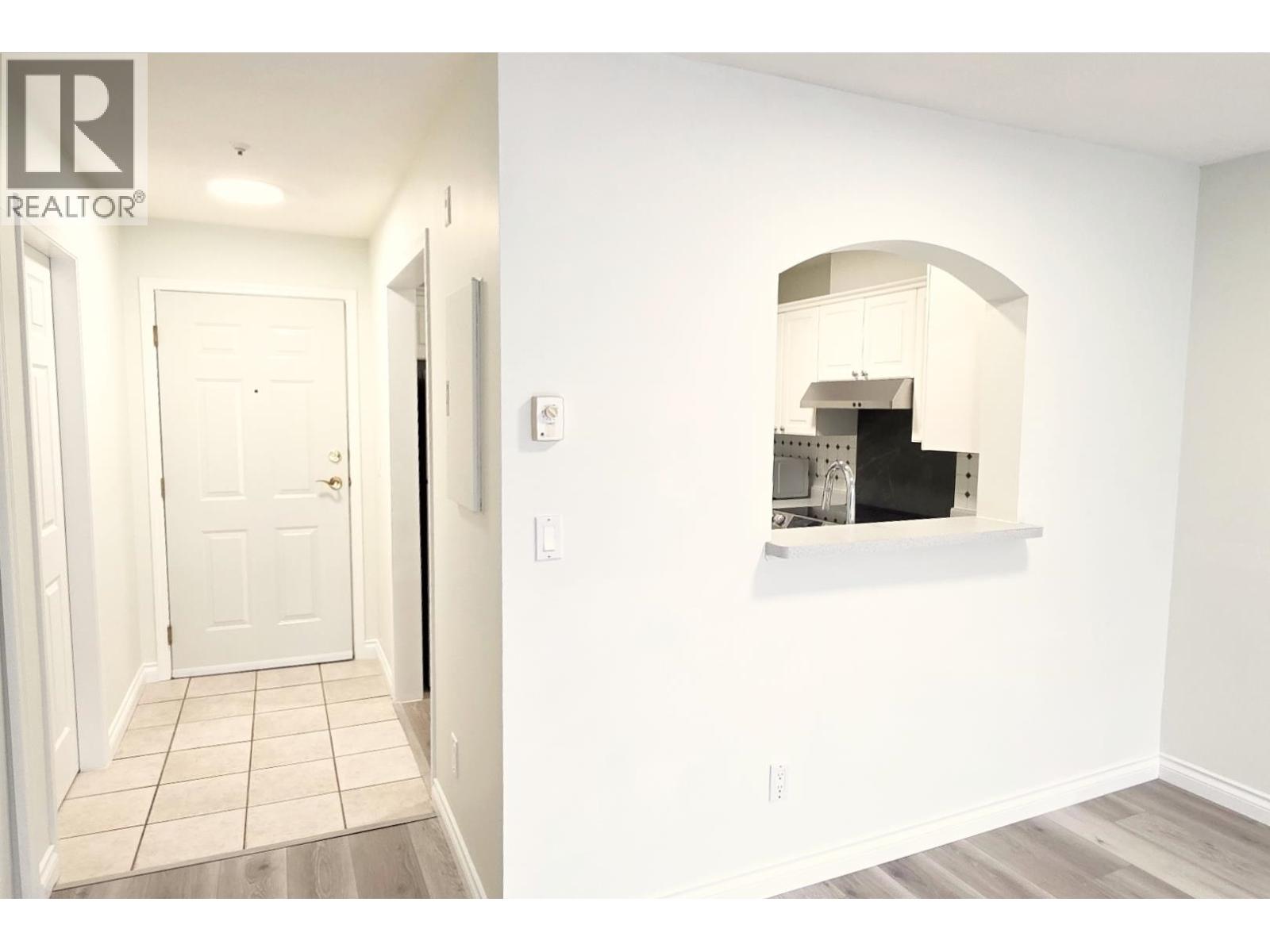 205 2970 PRINCESS CRESCENT, Coquitlam