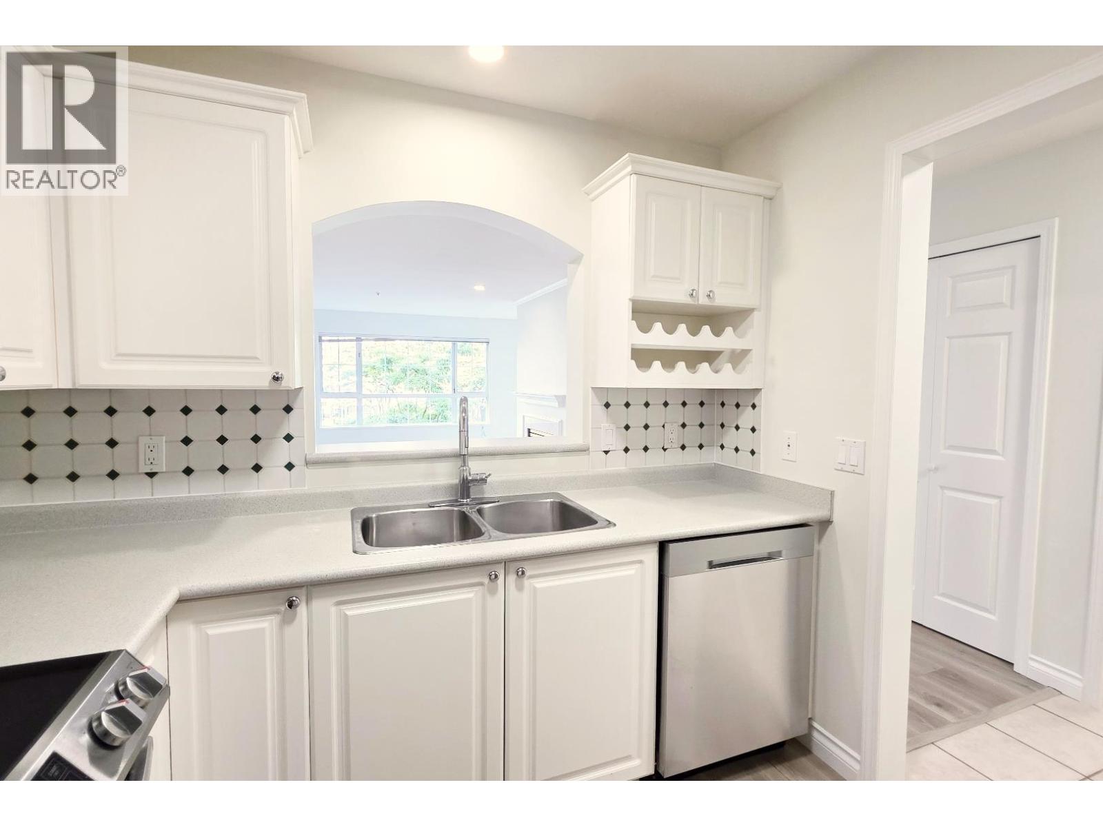 205 2970 PRINCESS CRESCENT, Coquitlam