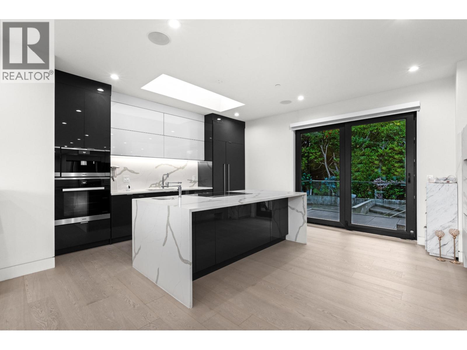 1035 GREENWOOD PLACE, West Vancouver