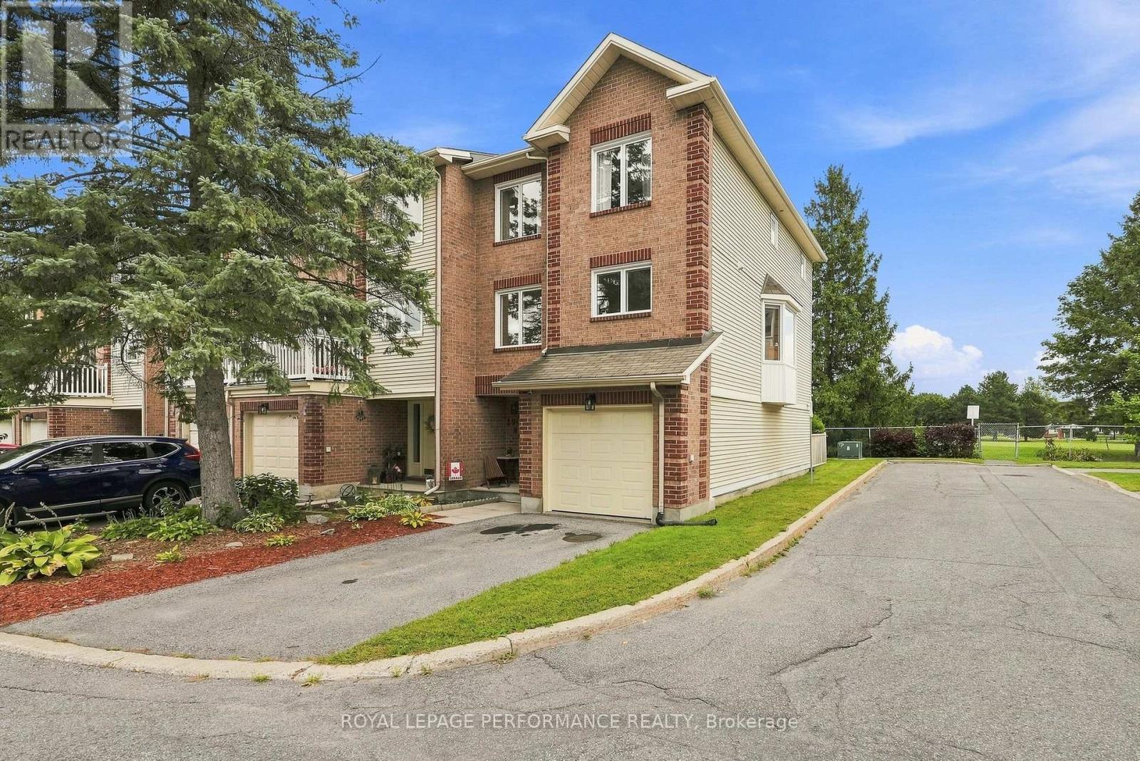 1992 SUMMERFIELDS CRESCENT - 1