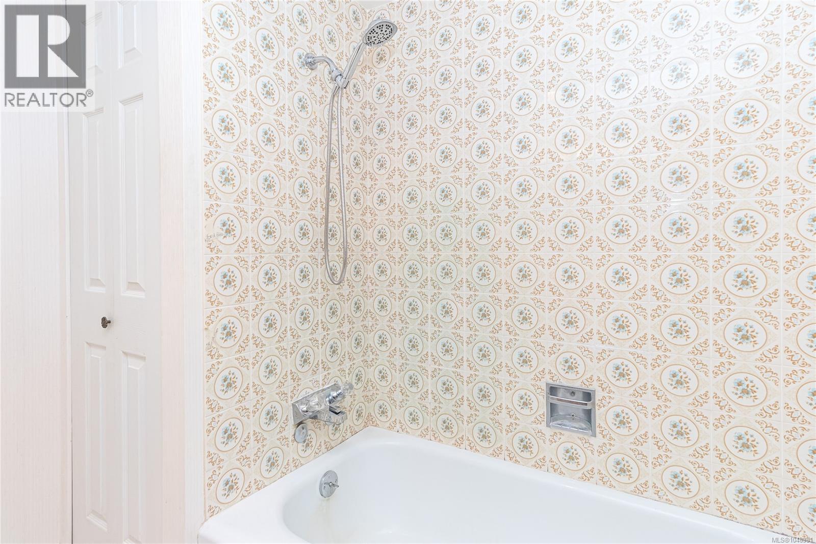 #501 2910 Cook St - 23
