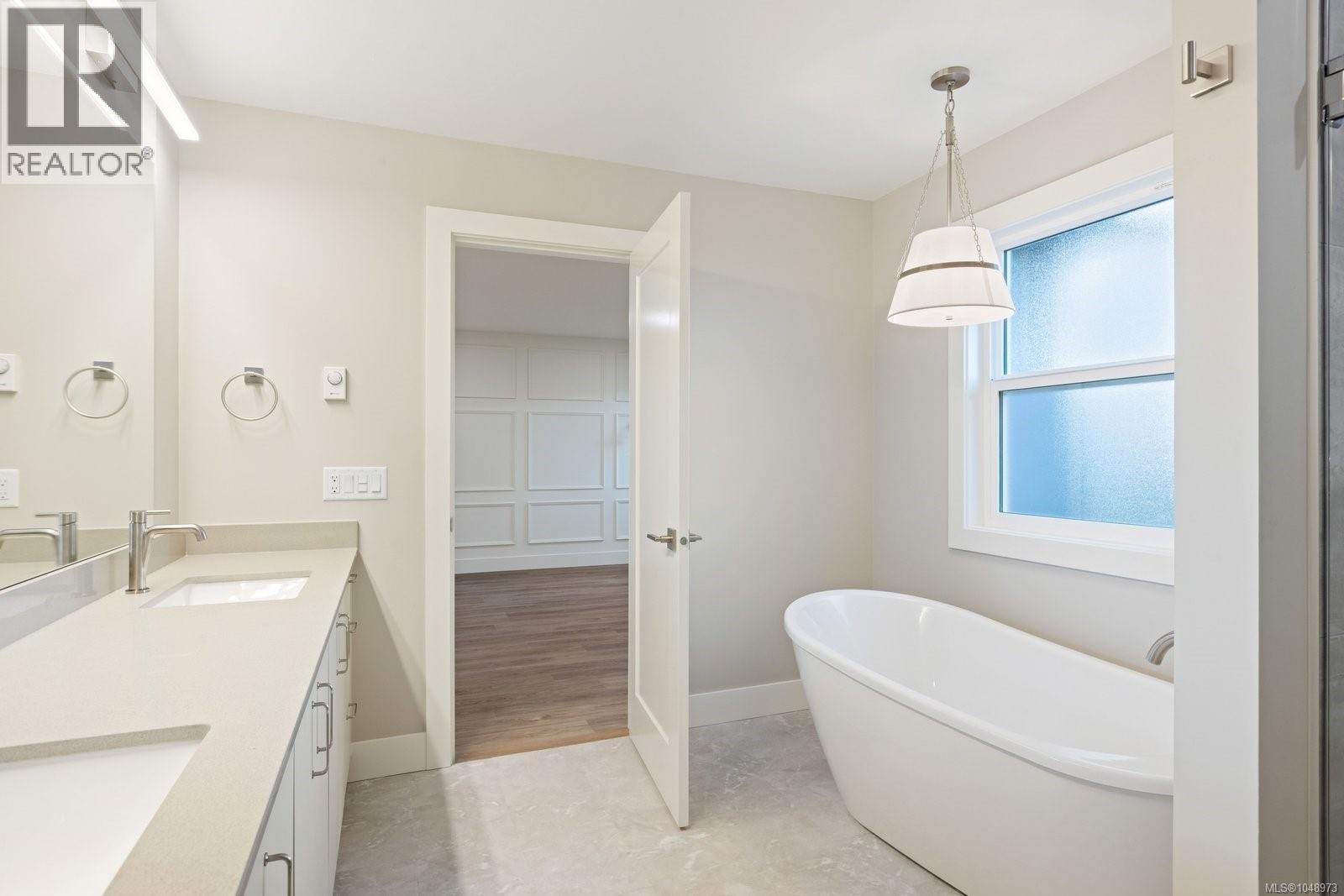  677 Madrona Place, Langford