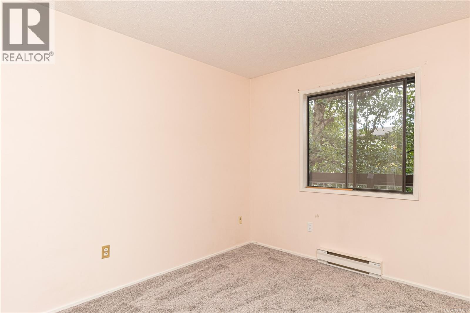 204 81 Gorge Road West, Saanich