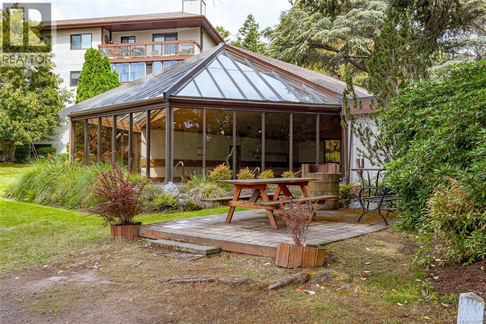 204 81 Gorge Road West, Saanich