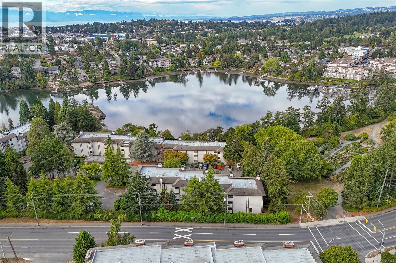 204 81 Gorge Road West, Saanich