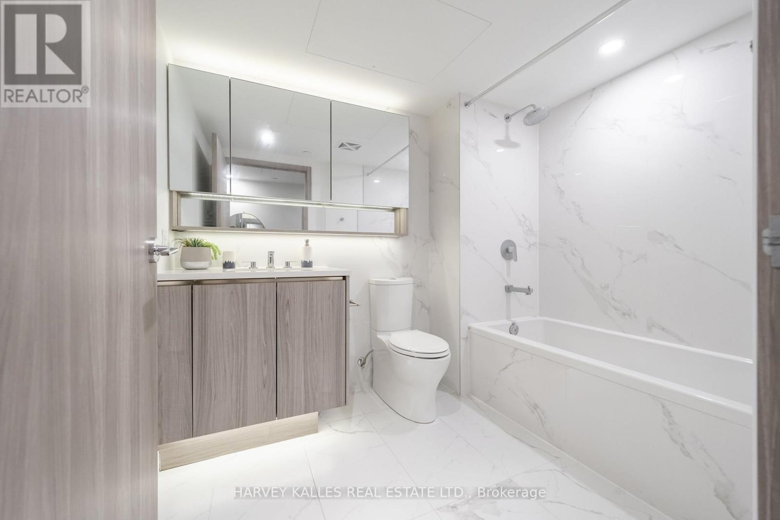 #710 38 WIDMER STREET - 23