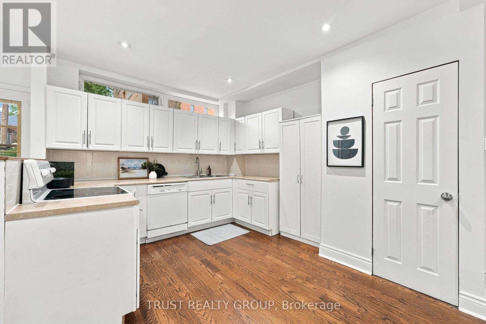 298 GARDEN AVENUE - 12