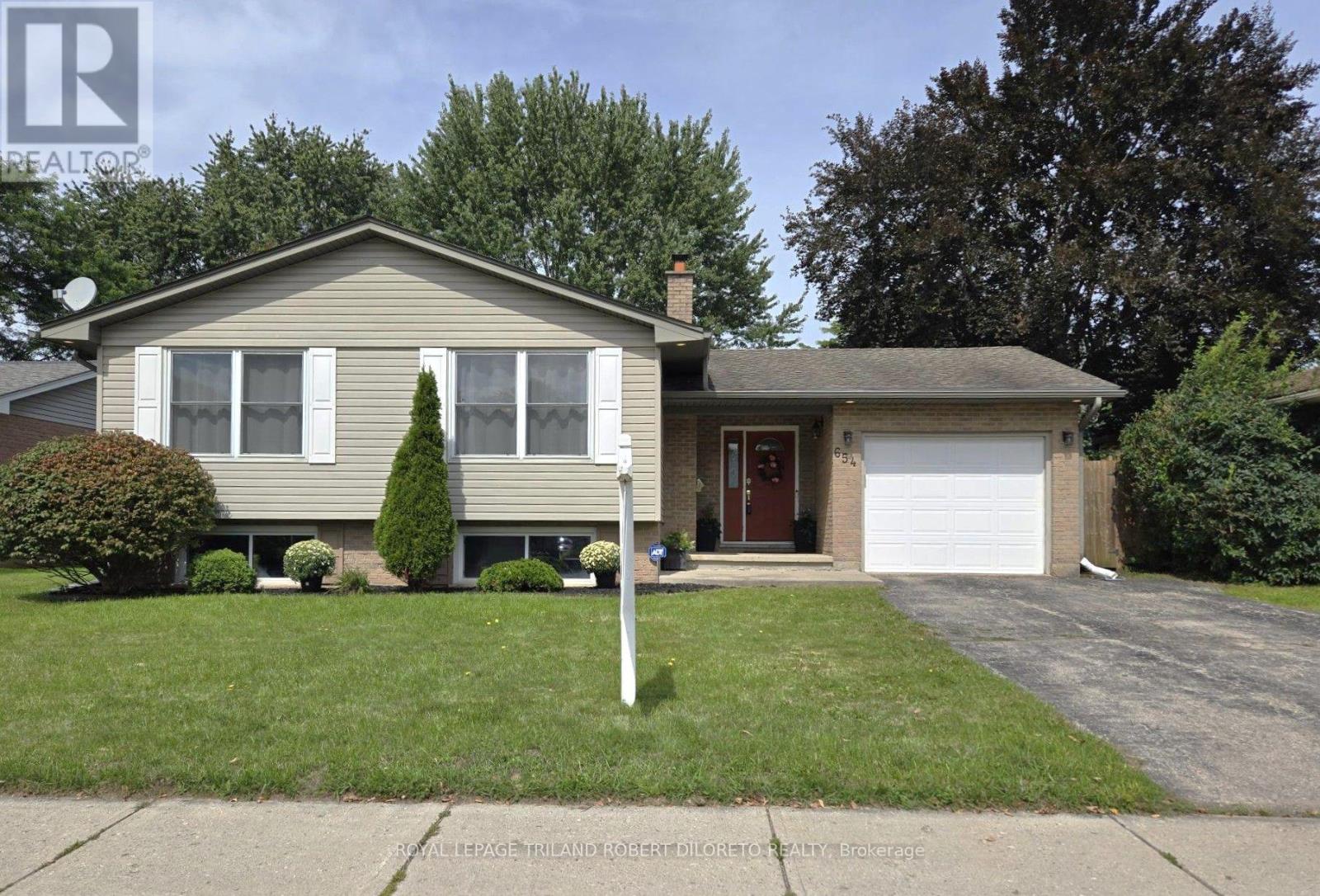 654 GRENFELL DRIVE - 1
