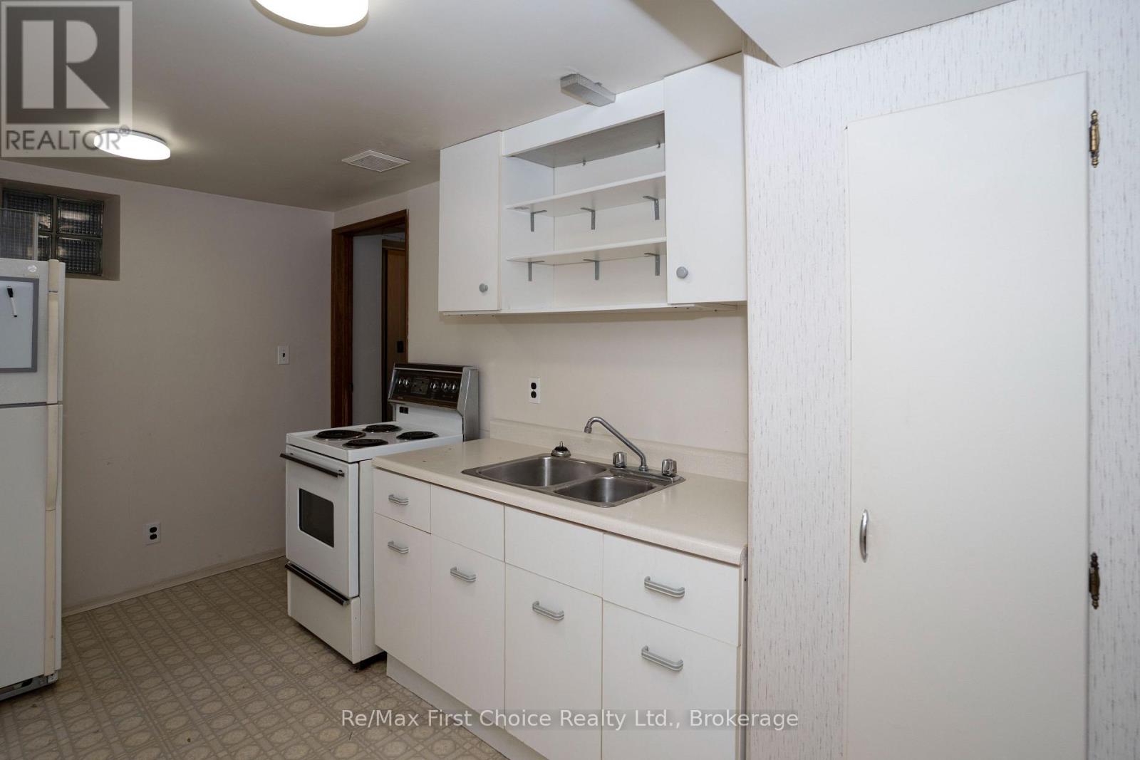 271 CHRISTINA STREET W - Image 26