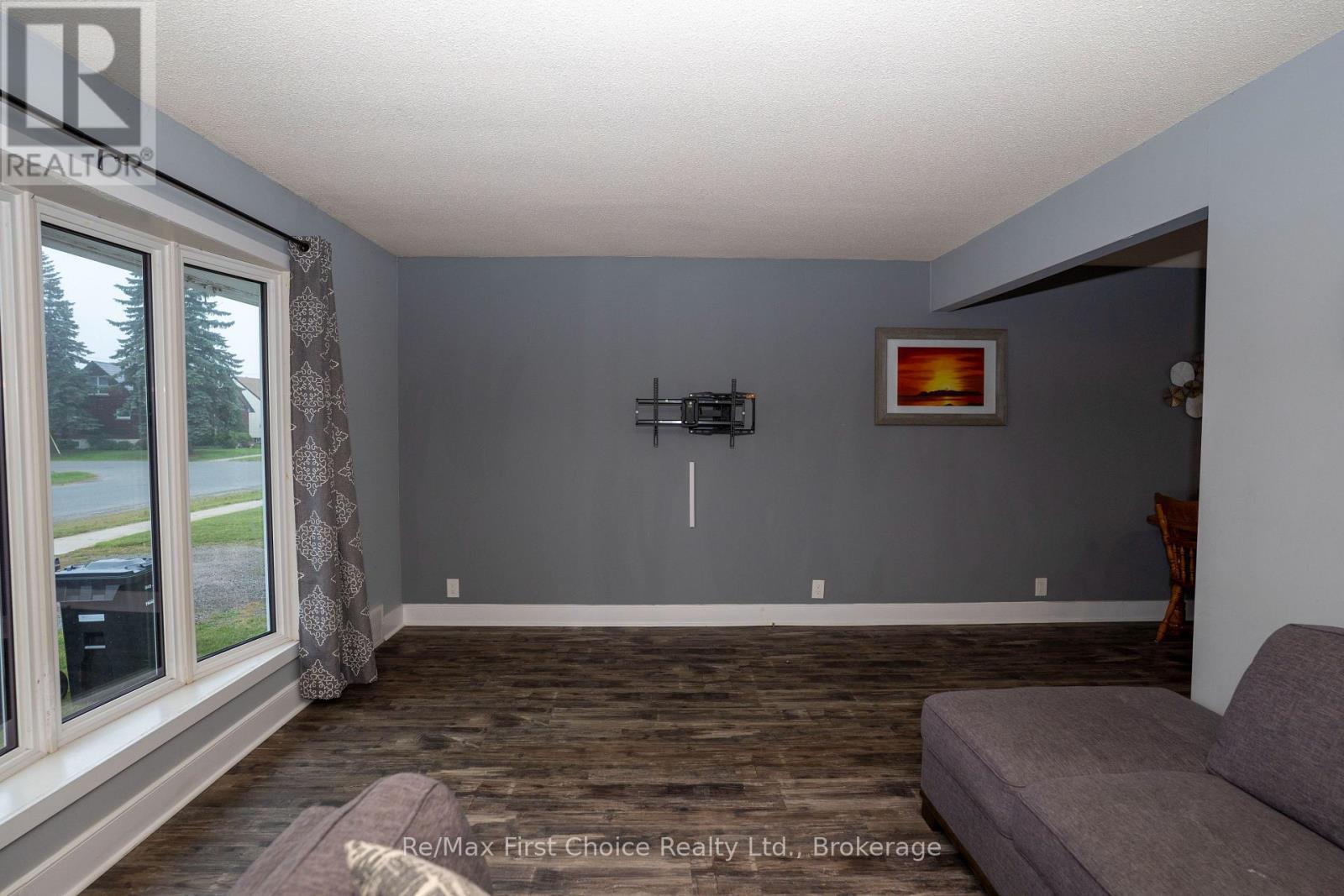 271 CHRISTINA STREET W - 6