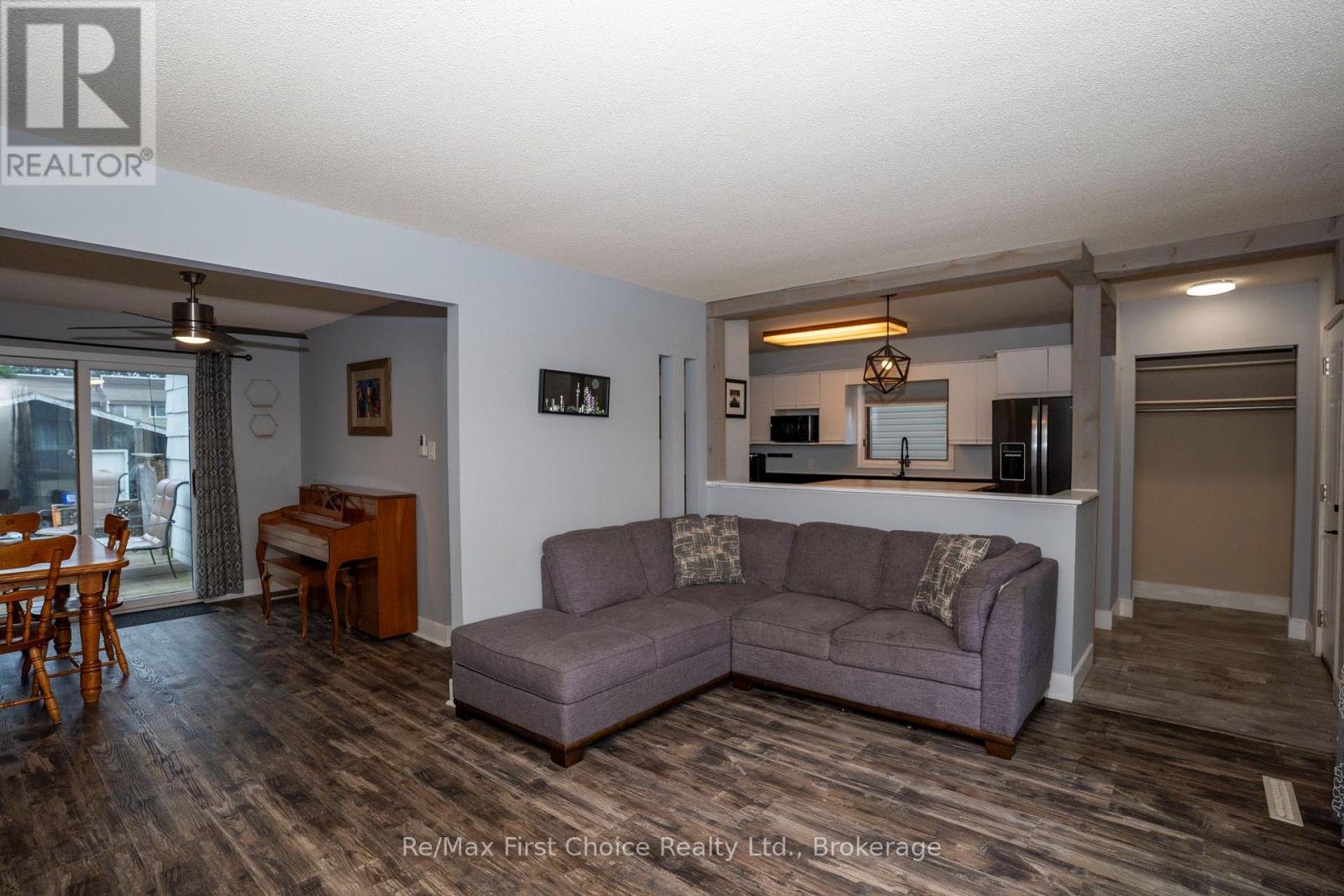 271 CHRISTINA STREET W - 9