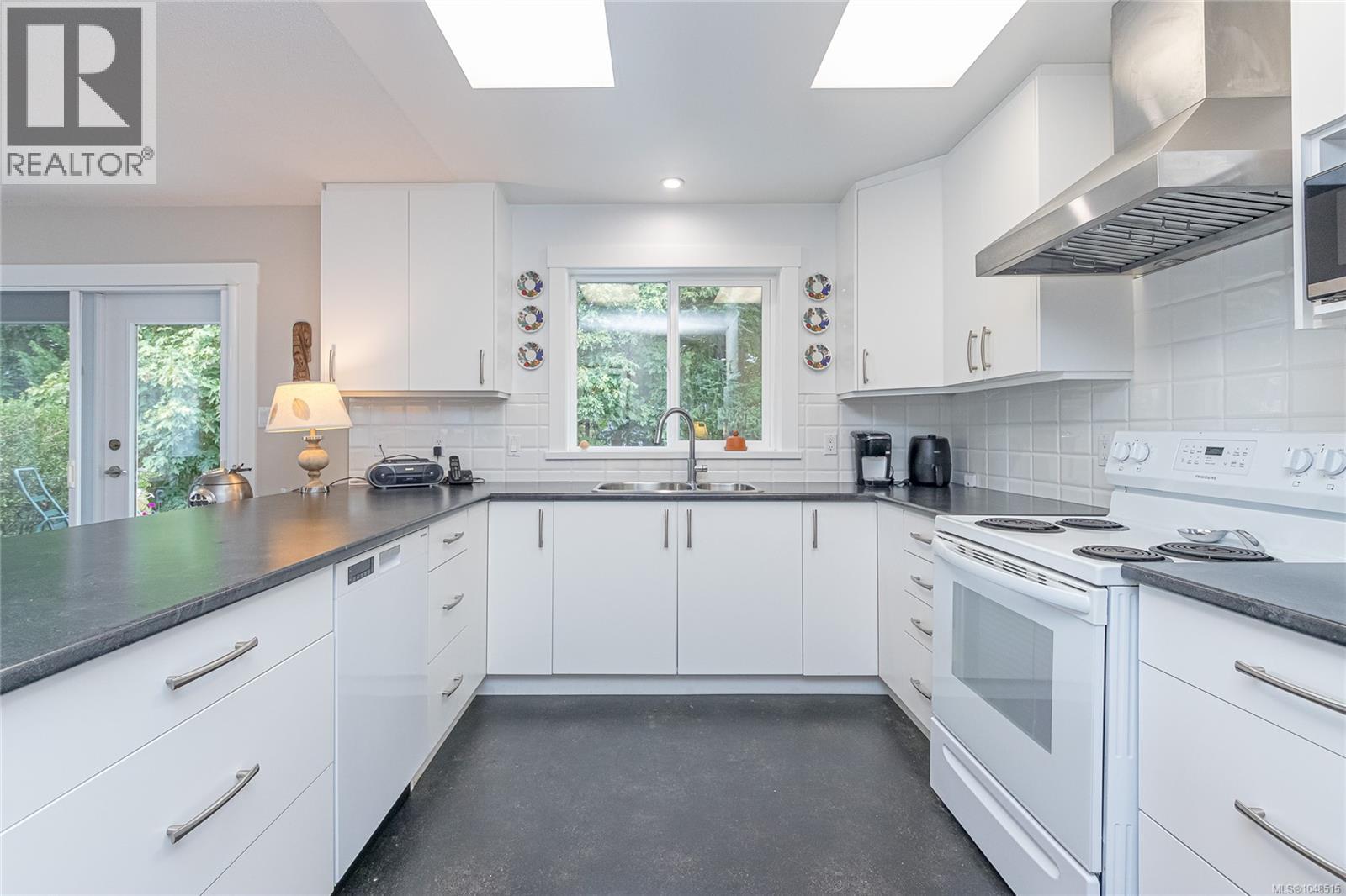 6333 Highwood Dr - Image 11