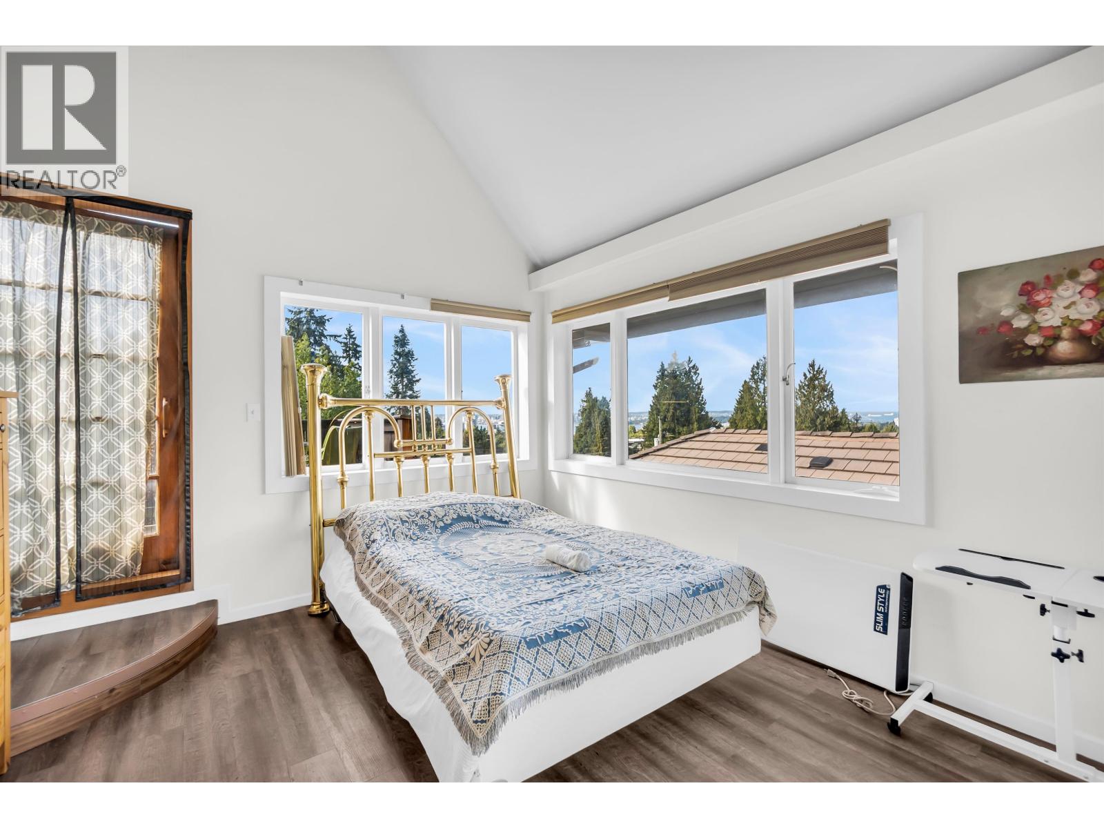 319 E 27TH STREET, North Vancouver — photo 8