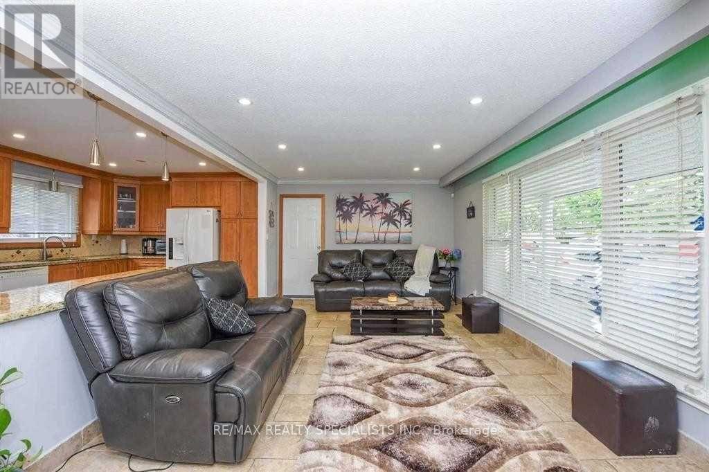 2 MARCHBANK CRESCENT, Brampton (Central Park) — photo 6