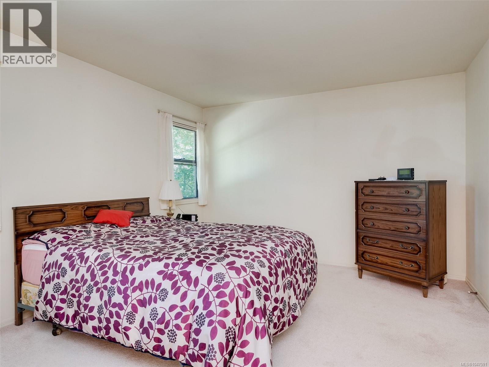 2 1309 McKenzie Avenue, Saanich