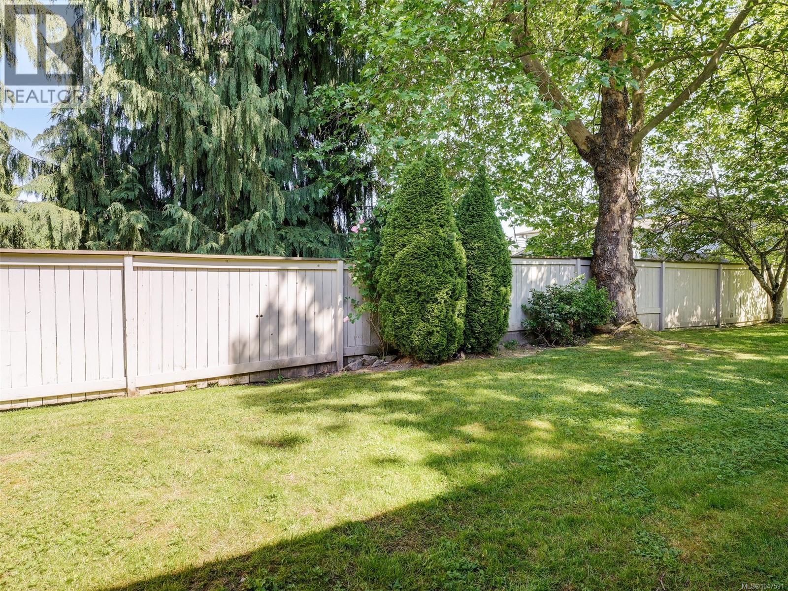 2 1309 McKenzie Avenue, Saanich