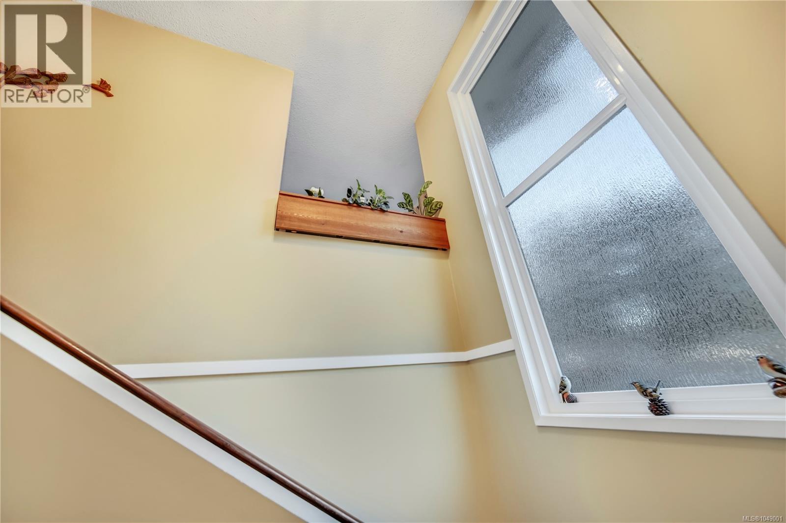 3950 Dunsmuir St - Image 8