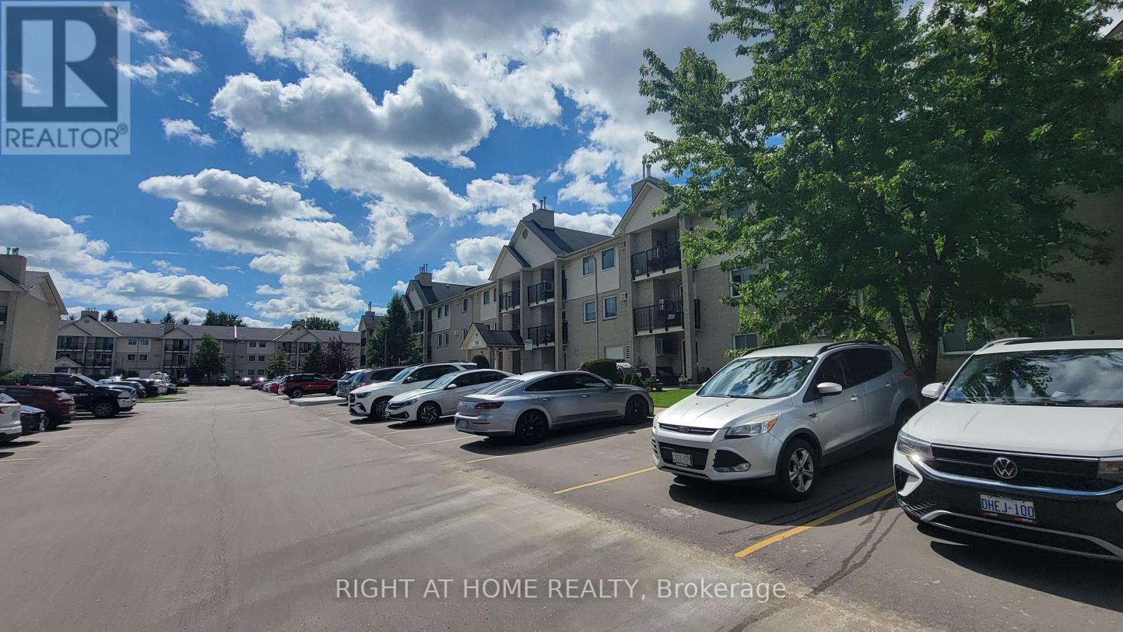108 - 733 DEVERON CRESCENT, London South (South T) — photo 1