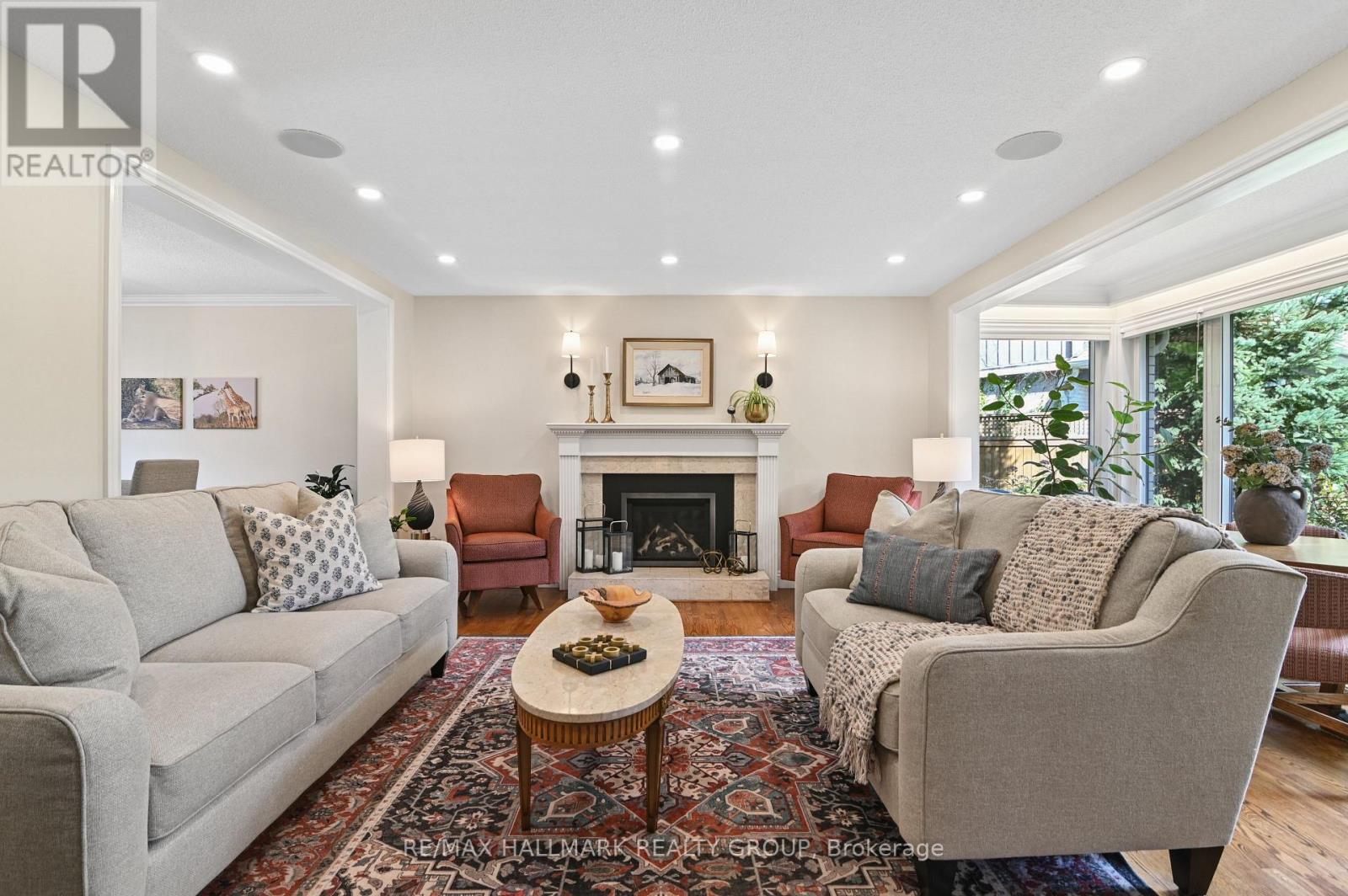 Main floor - Living room