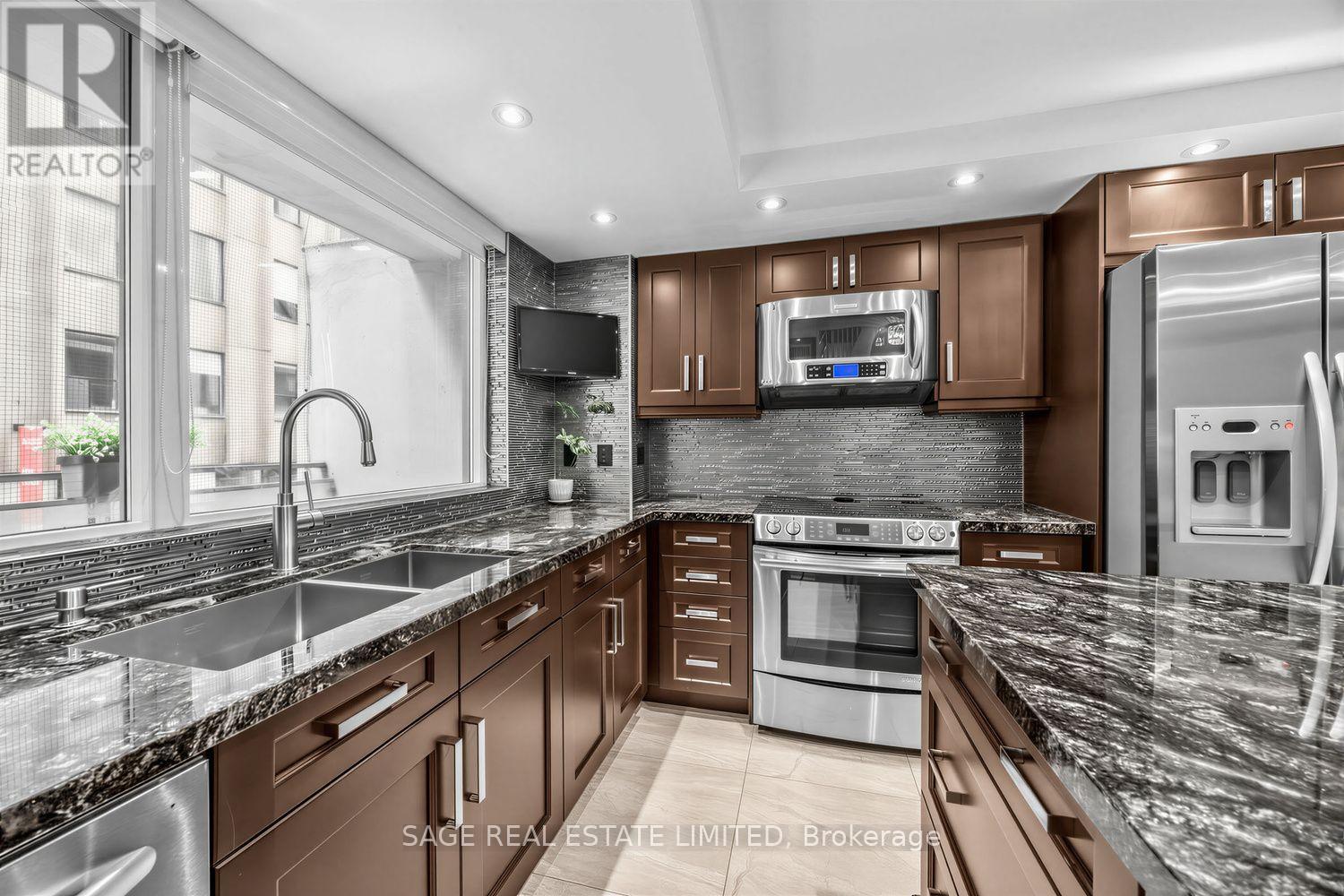 #303 80 CUMBERLAND STREET - 13