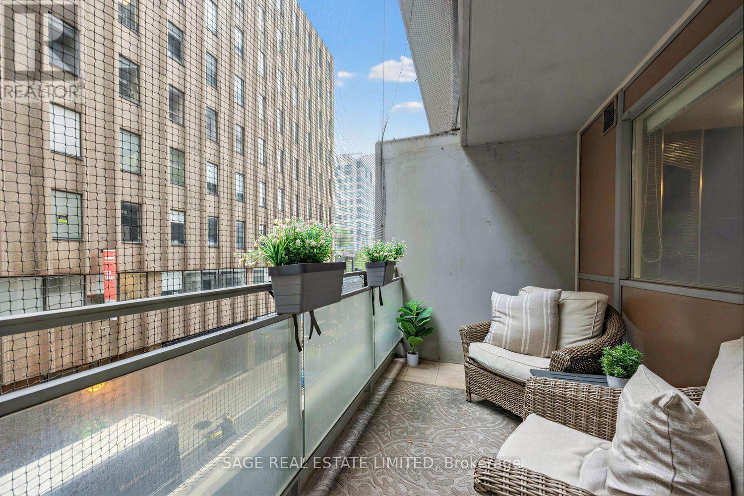 #303 80 CUMBERLAND STREET - 29