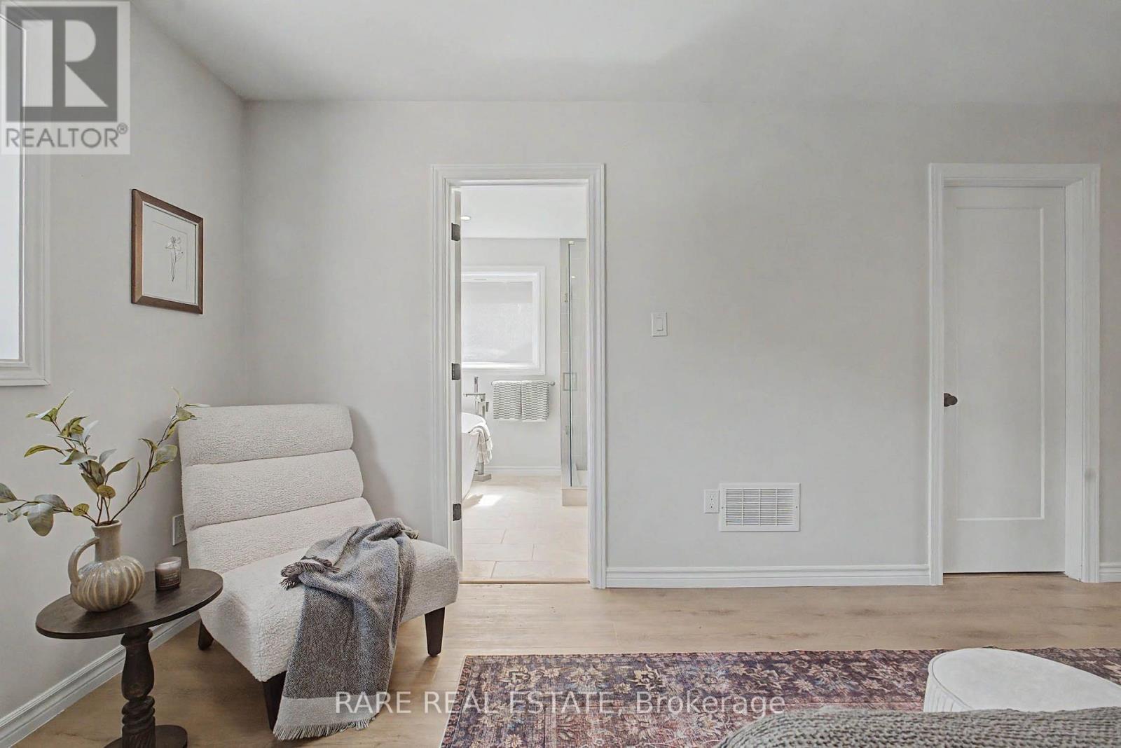 521 HICKORY STREET N - Image 27