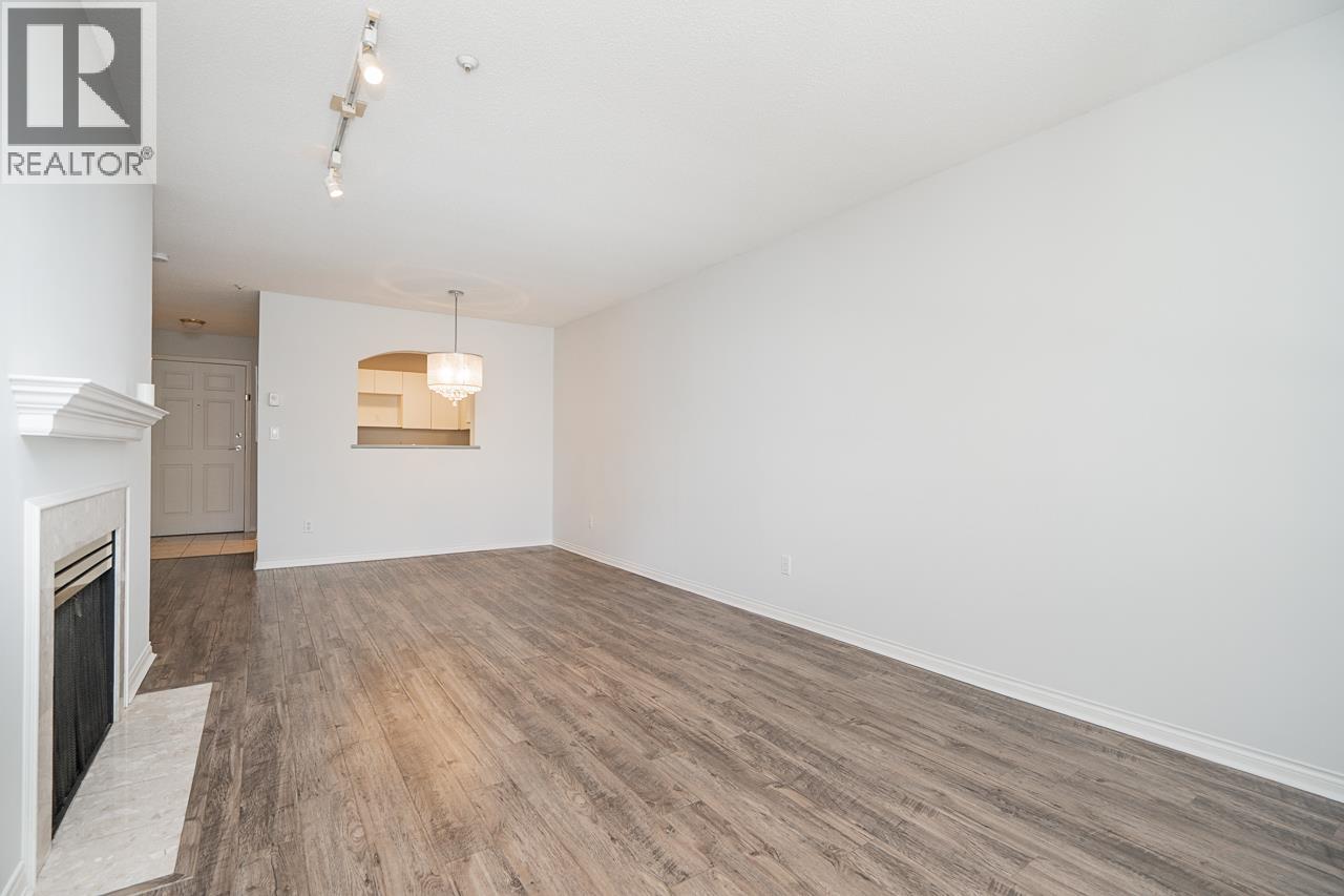 206 2990 PRINCESS CRESCENT, Coquitlam