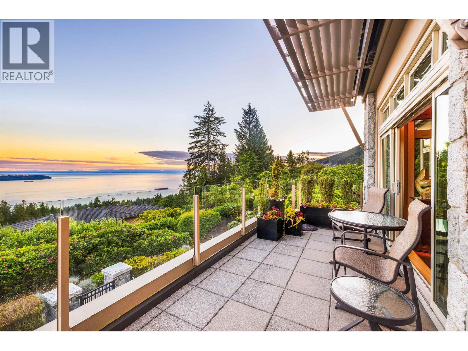 101 2535 GARDEN COURT, West Vancouver