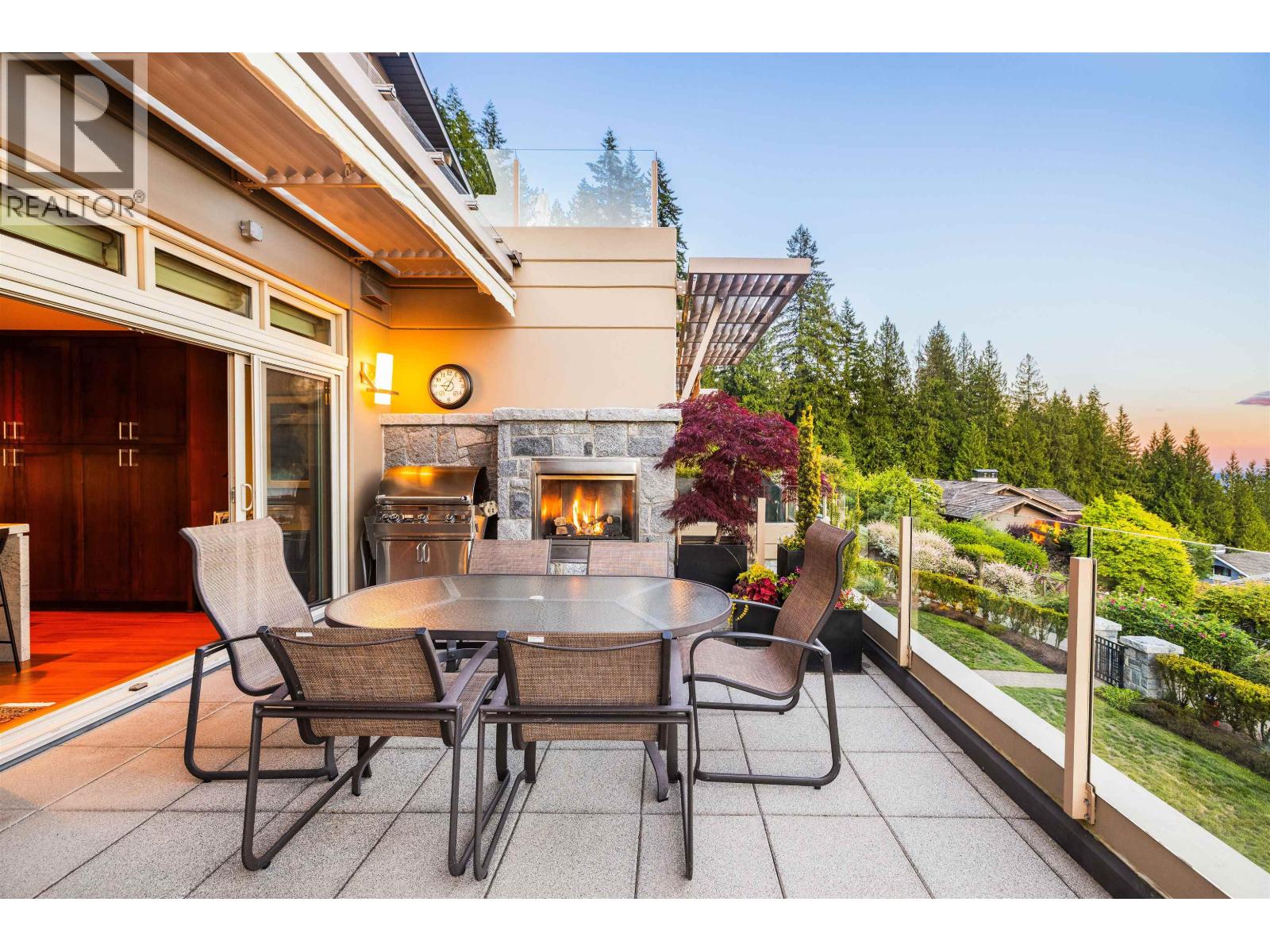 101 2535 GARDEN COURT, West Vancouver