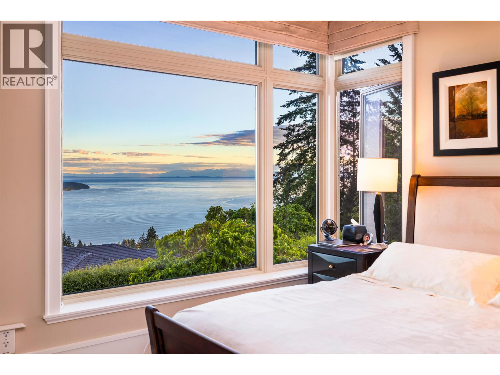 101 2535 GARDEN COURT, West Vancouver